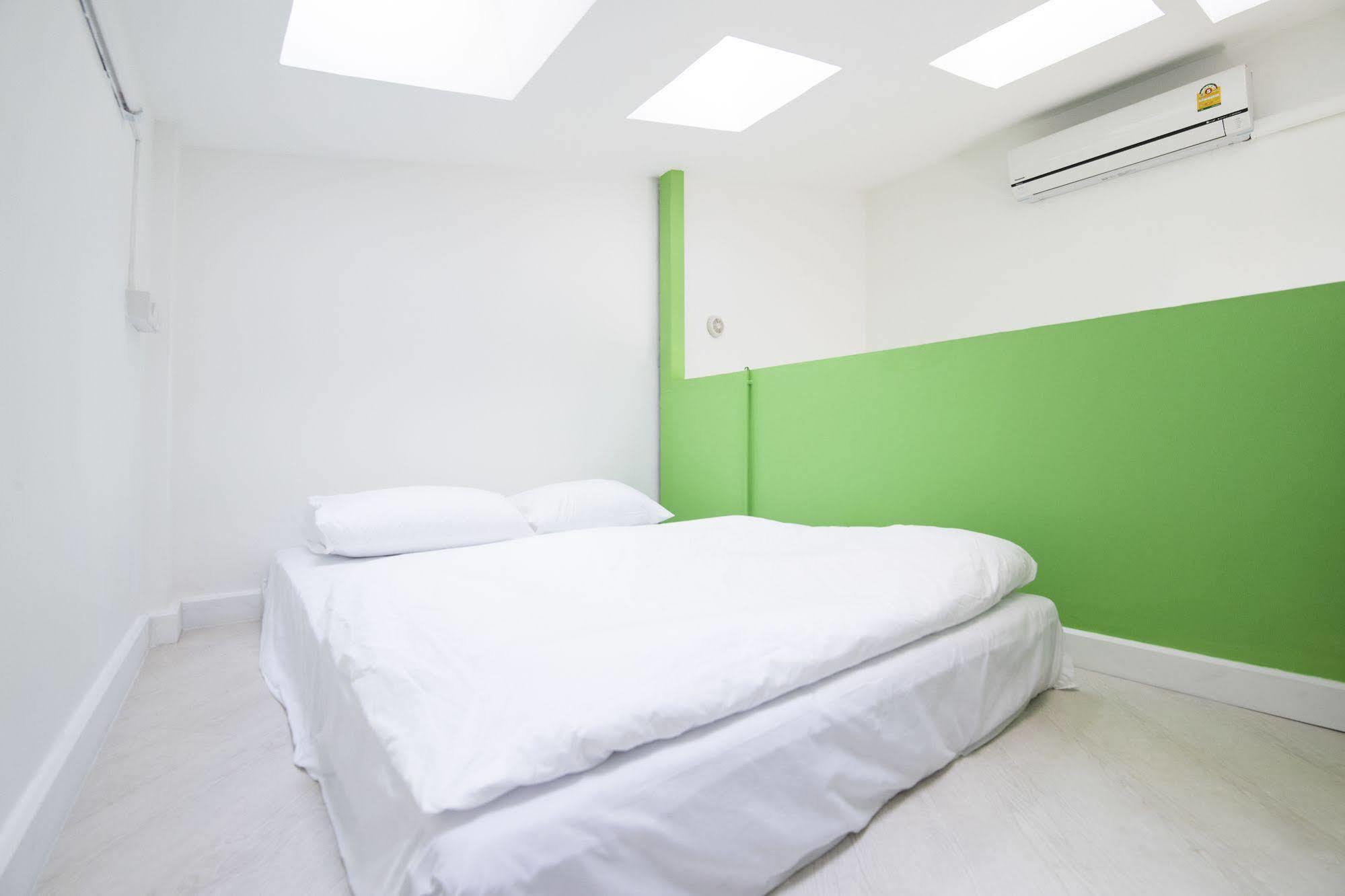 Pixellar Hostel กรุงเทพมหานคร ภายนอก รูปภาพ